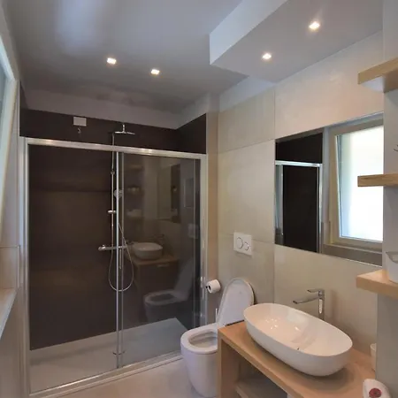 Margherita - Bellagio Wild Flowers Ferienhaus Oliveto Lario